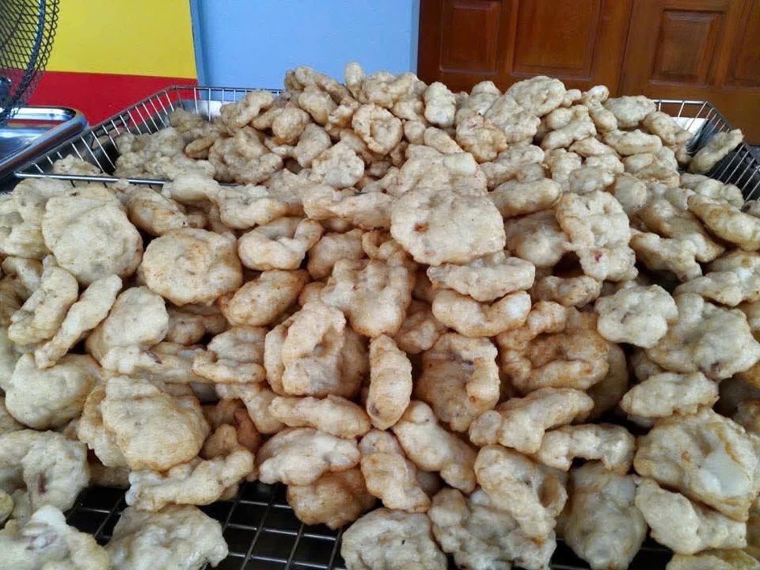 Chả mực Bà Nụ Tiêu chuẩn xếp đầy khay